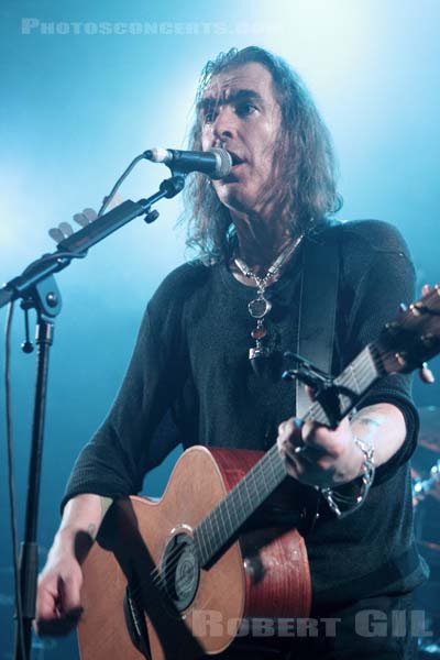 NEW MODEL ARMY - 2013-12-20 - PARIS - Divan du Monde - Justin Edward Sullivan